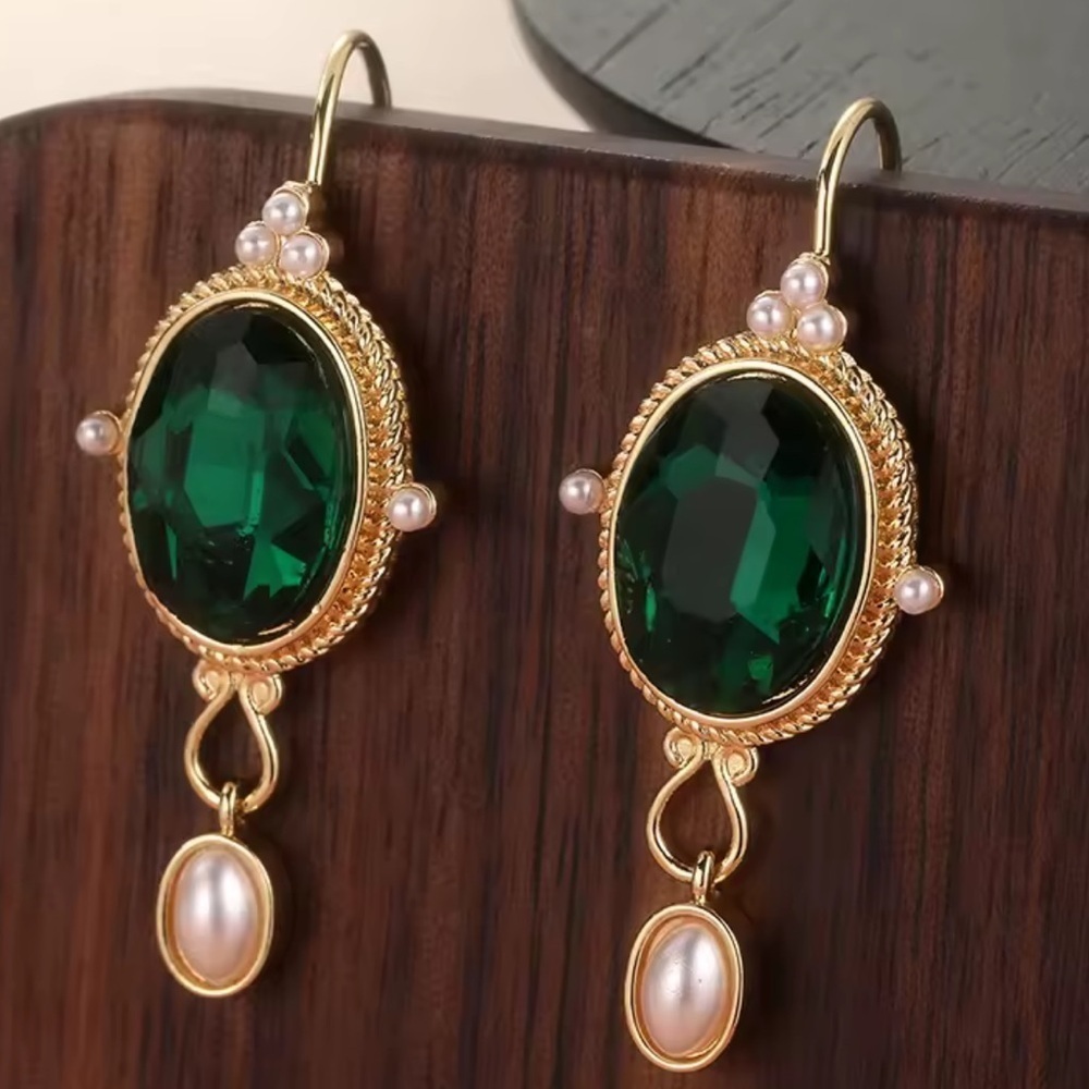 Vintage Emerald Gold Pearl Earrings - Picture 2 of 6